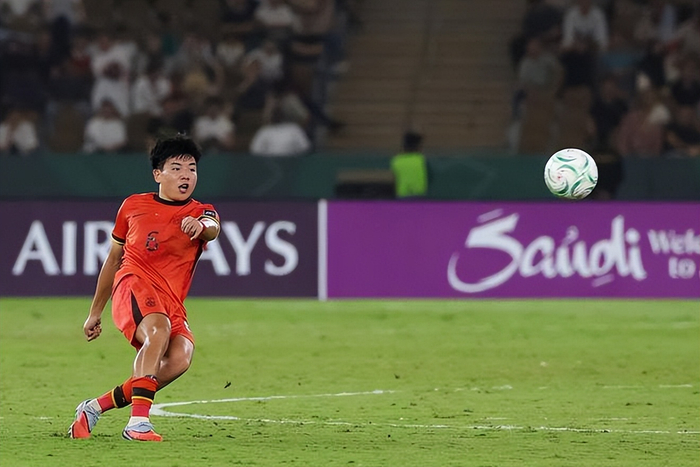 狼队官宣徐彬外租英甲队 最快7日晚迎首秀 仍可适时踢U21联赛|巴恩斯利|英格兰|哈维-巴恩斯|博尔顿|国足_新浪体育_新浪新闻